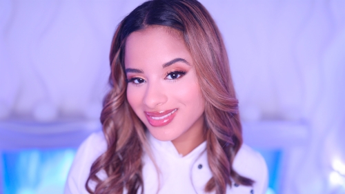Isabella Jules Steps Into Swallow Salon for the First Time